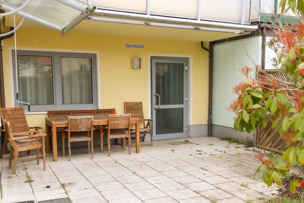Freundliche Wohnung Mit Parkplatz Und Terrasse Neubrandenburg Exterior photo